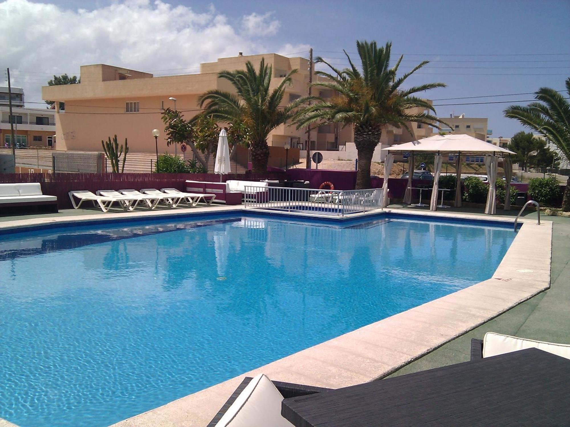 Apartamentos Alba Sant Antoni de Portmany Dış mekan fotoğraf