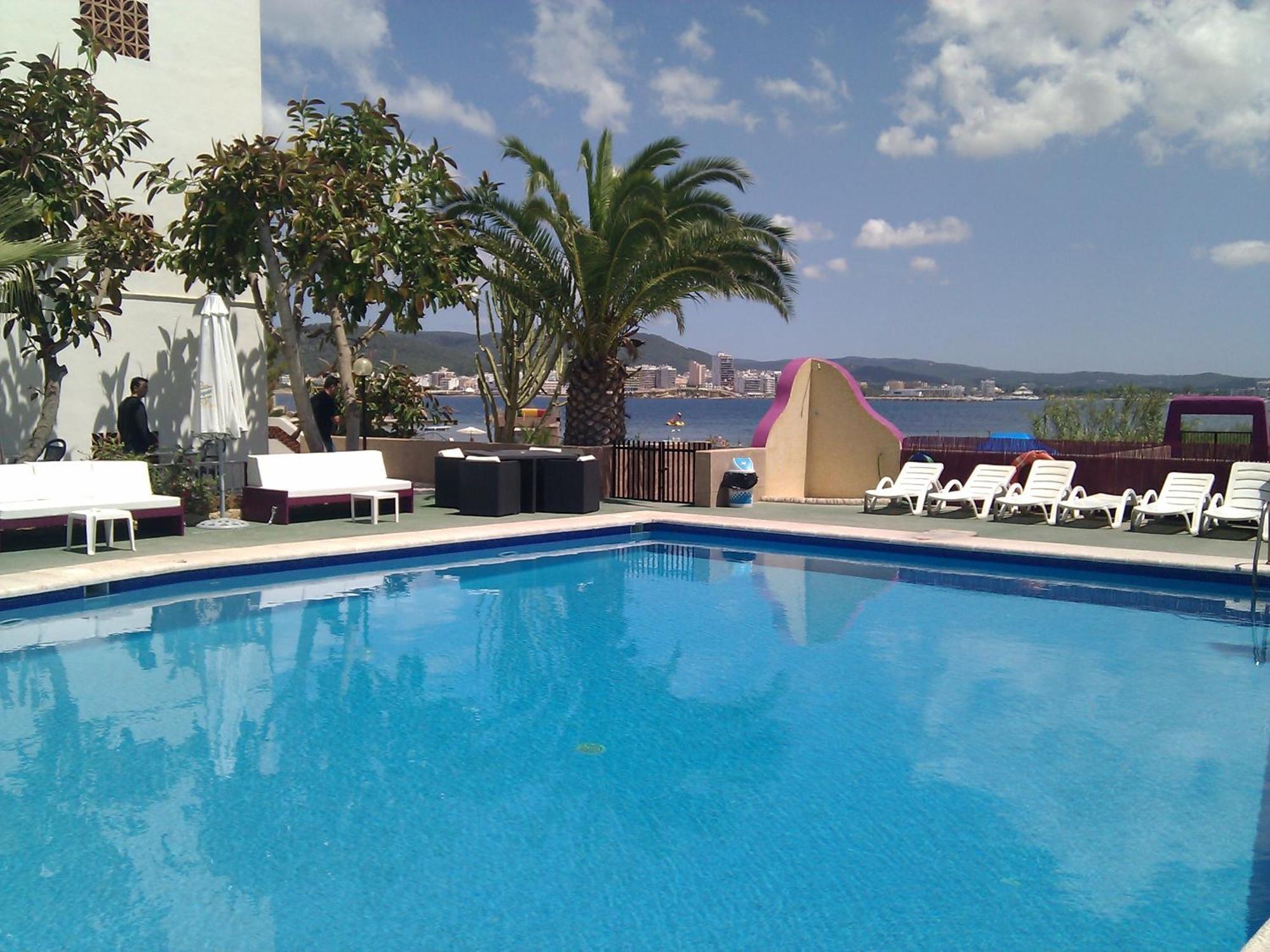 Apartamentos Alba Sant Antoni de Portmany Dış mekan fotoğraf